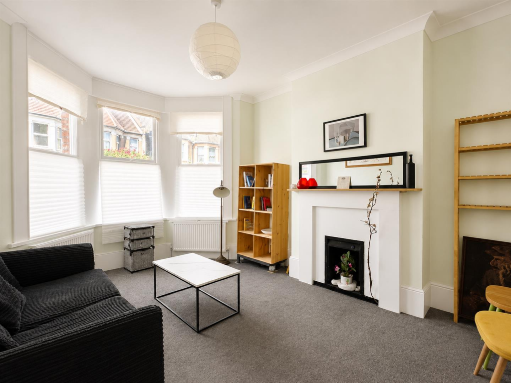 House in London - View 2