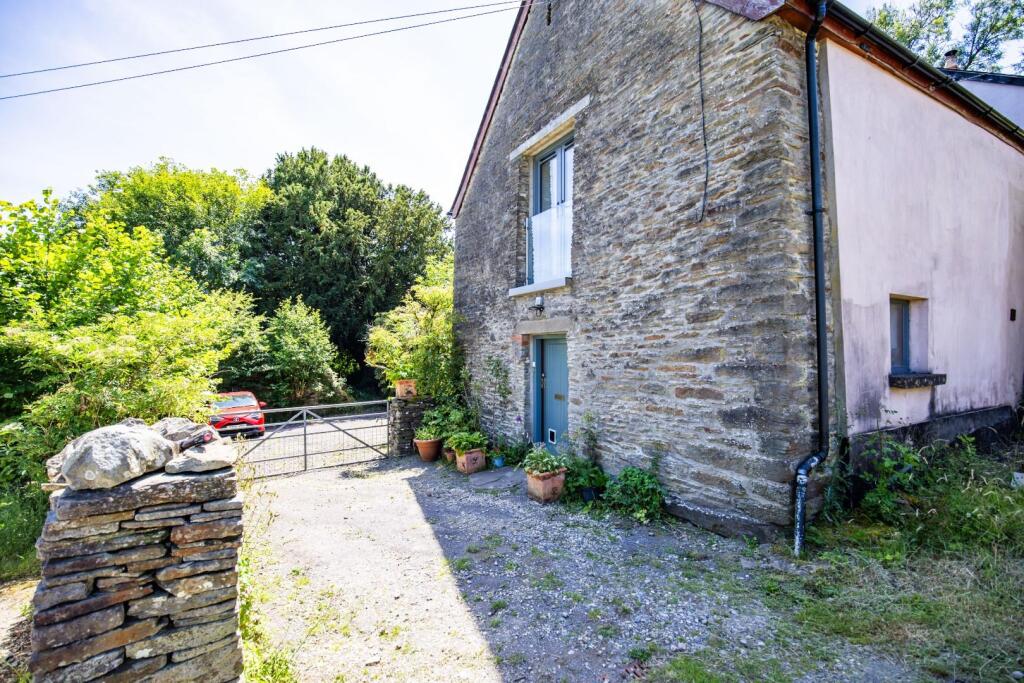 Gelliwrgan Farm, Gelli Wrgan Road, Ynysbwl, Pontypridd, CF37 3PG - View 2