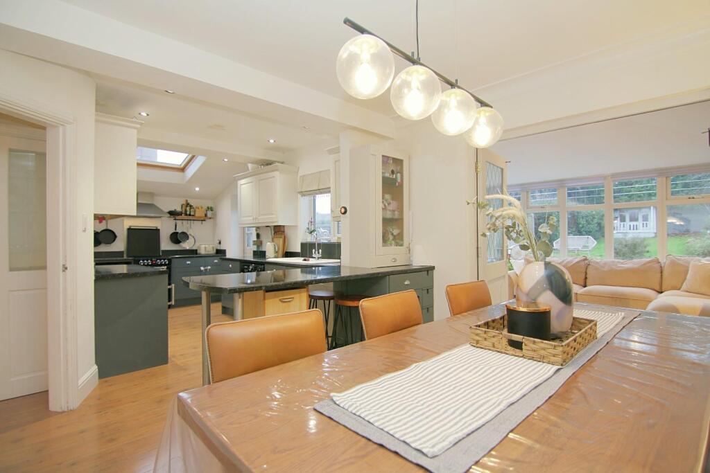 Hawthorn Drive, Rodley, Leeds photo 3