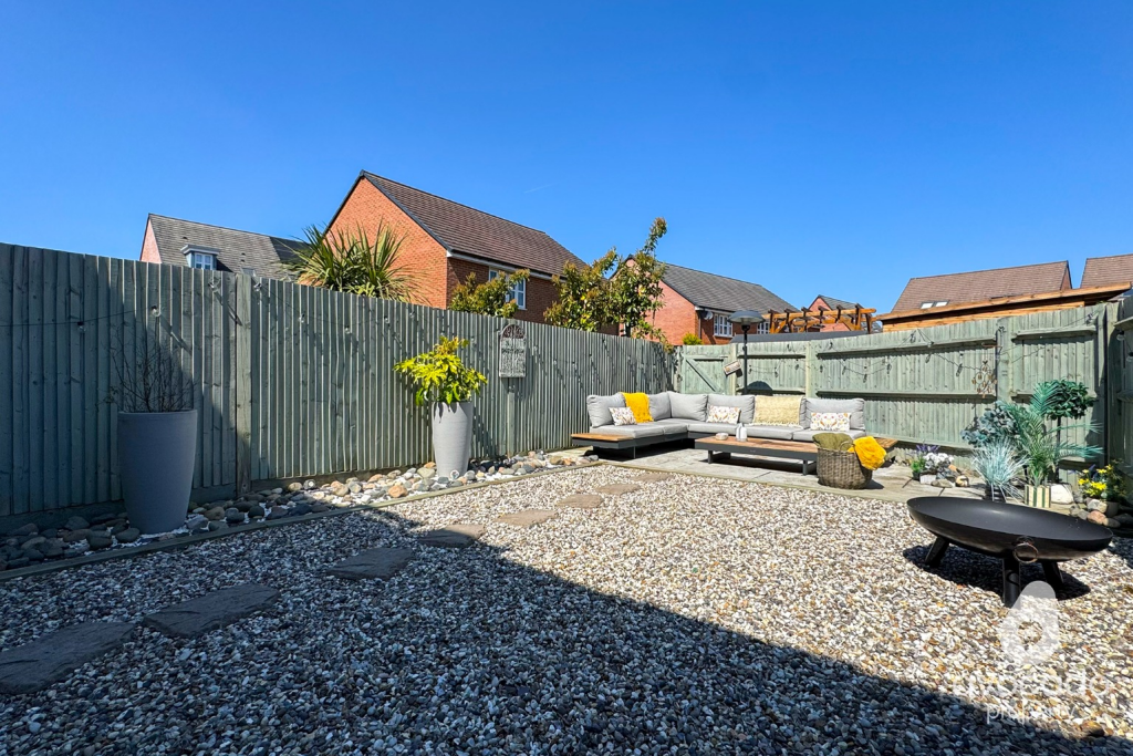 House in Greenham - View 5