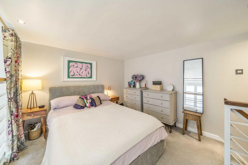 Apartment in London - More