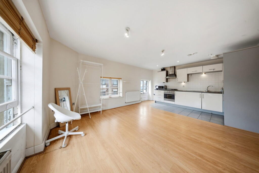 2-bed flat on 2A, The Parade, Epsom, KT18 5FE, £280,000