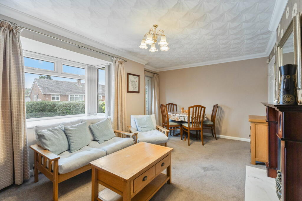 House in Wakefield, Holmfield - More