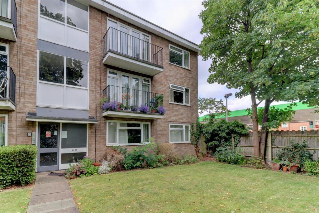 Main image of property: Cliffe Court, Rugby Road, Leamington Spa, CV32 6DW