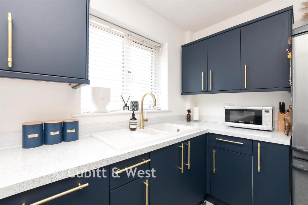 Apartment in Sutton - View 3
