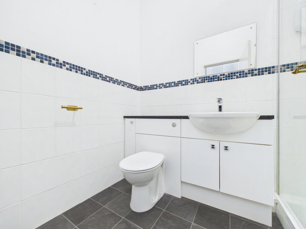 Apartment in Torquay, Torbay - More