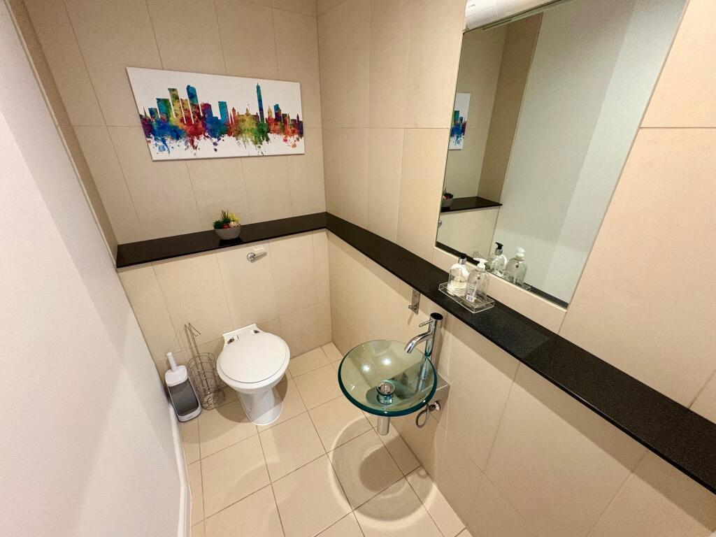 Apartment in Birmingham, Symphony Court, Ladywood - More
