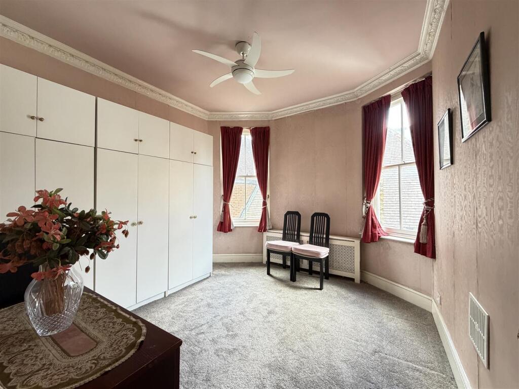 Apartment in London - More