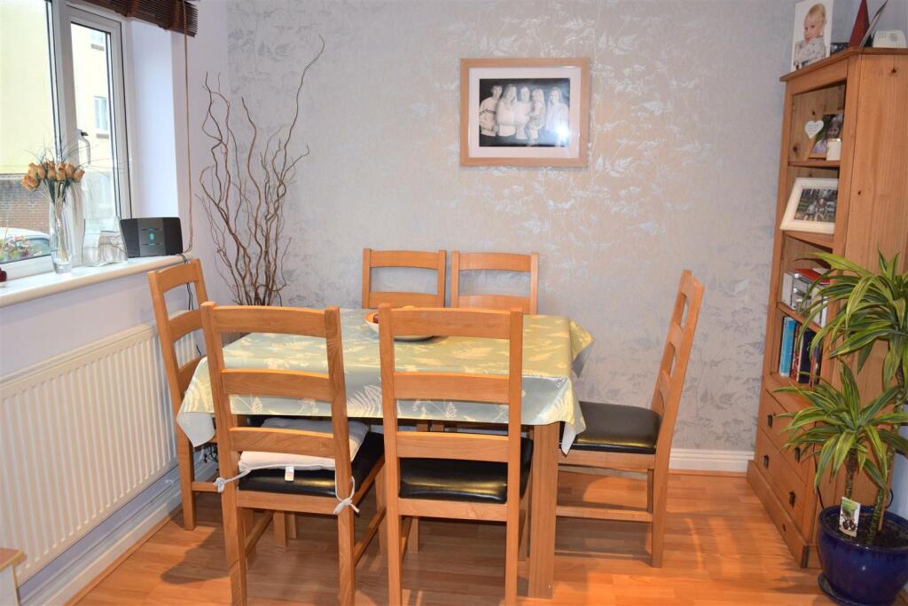 39, Buttercup Way, Bridport photo 3