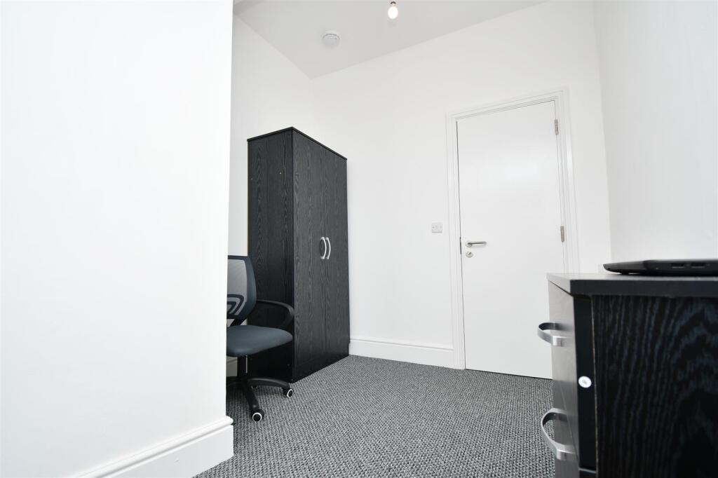 House in Burnley, Lancashire - View 5