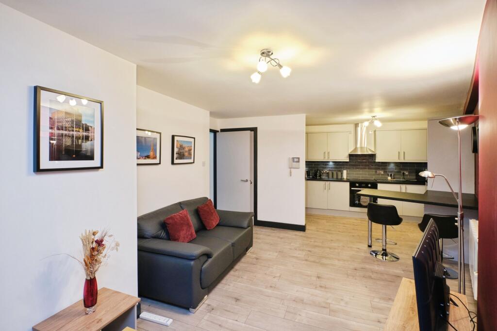 2-bed flat on 85 Old Snow Hill, Birmingham, B4, £160,000