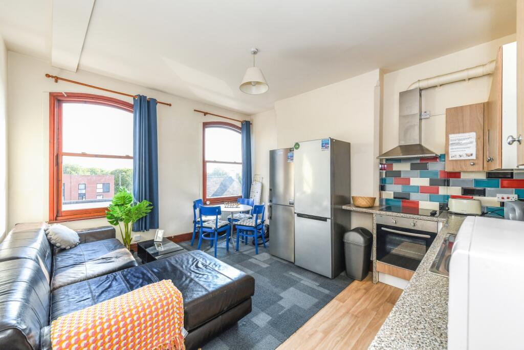 Apartment in Nottingham, Carrington - View 3