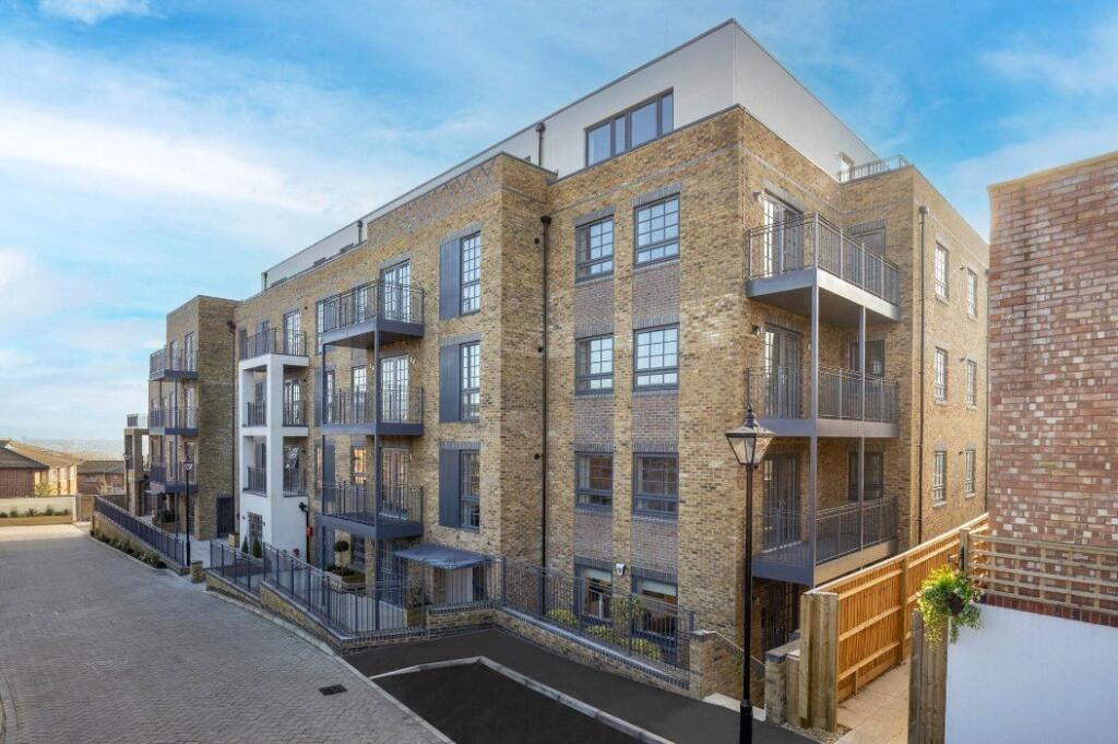 1-bed flat on Intaglio House, 2 Jude Street, Barnet, £81,250