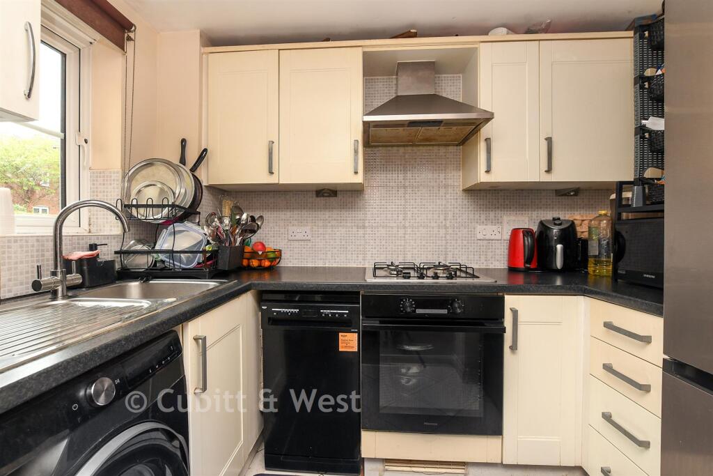 Apartment in Redhill - View 5