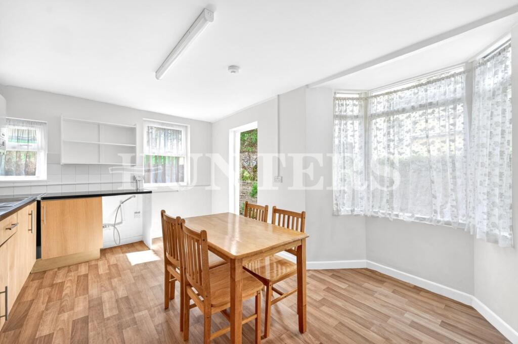 House in London, Seven Sisters, West Green - View 4