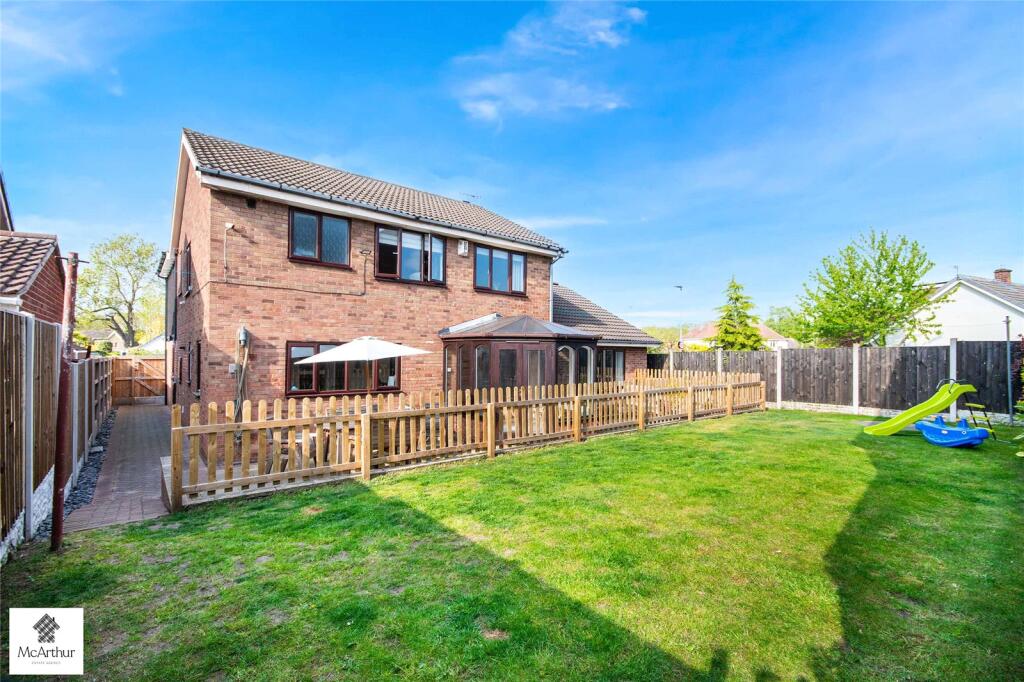 House in Doncaster, Rossington - View 2