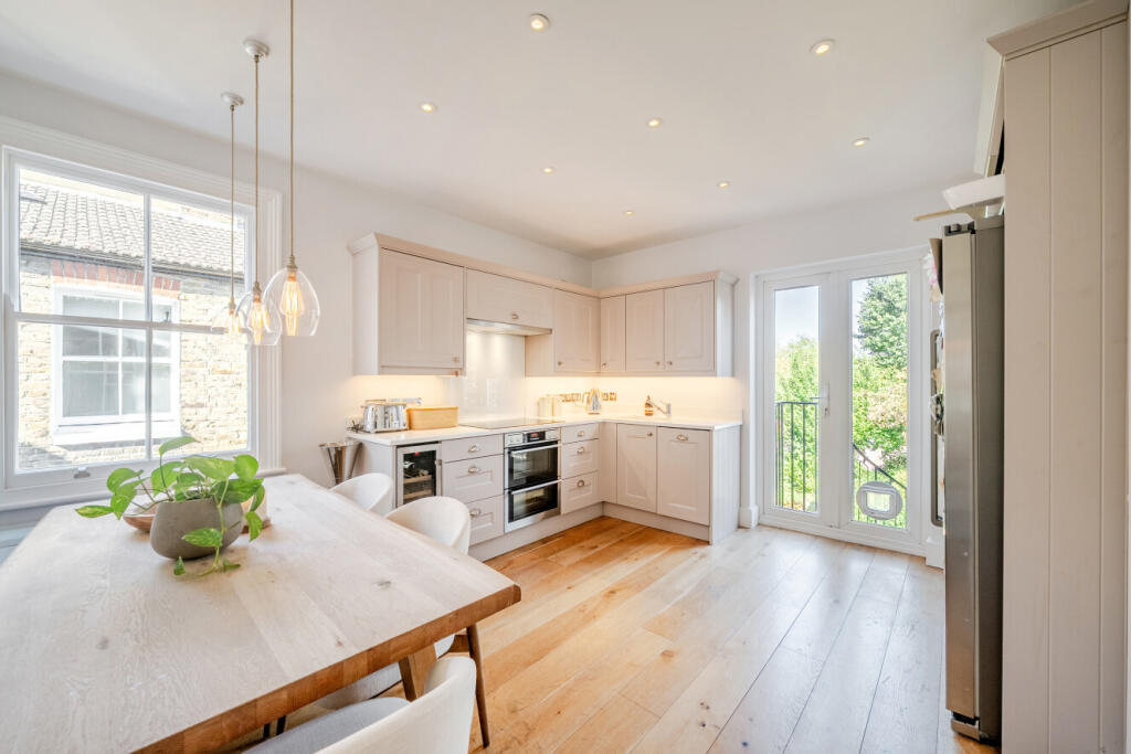 Apartment in London - View 2