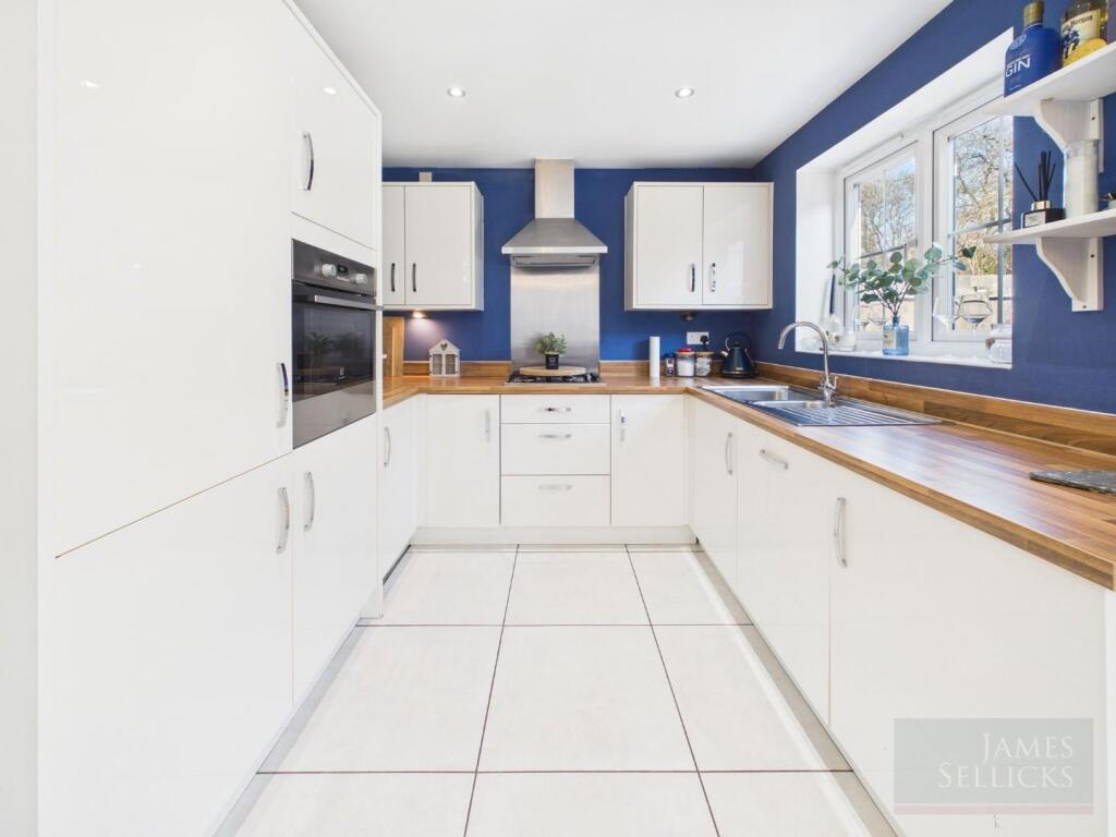 House in Blaby, Glenfields - More