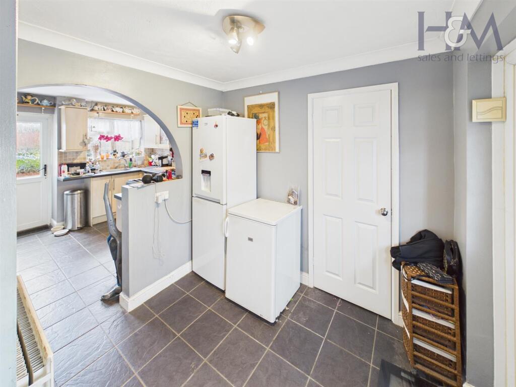 Longfields, Stevenage, Hertfordshire, SG2 8QD. photo 2