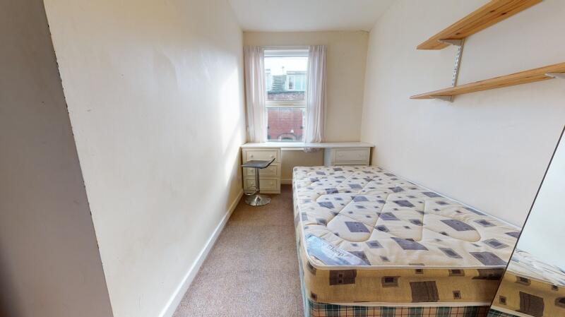 House in Leeds, West Yorkshire - View 2