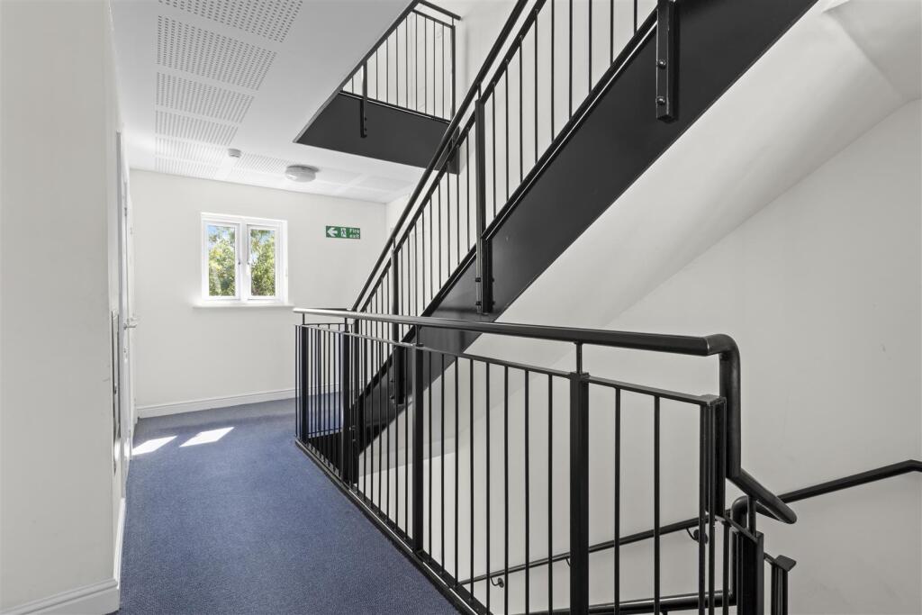 Kensington Way, Polegate photo 5