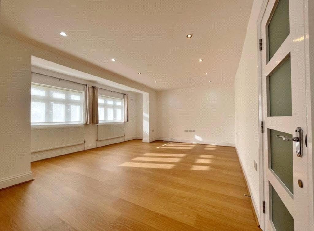 House in London, Mill Hill - More