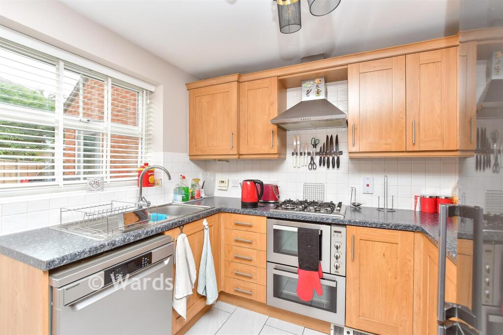 Bergamot Close, Sittingbourne, Kent photo 4