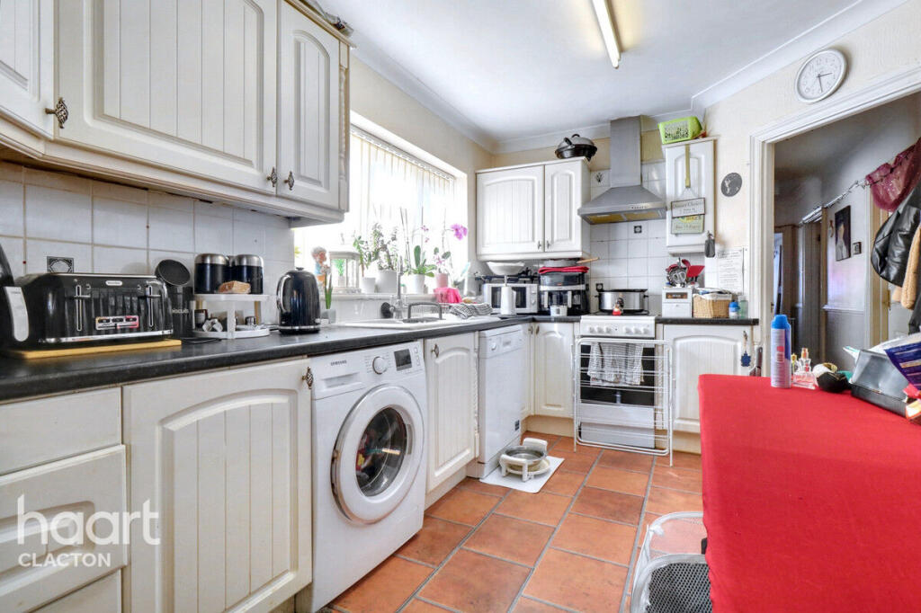 St Johns Road, Clacton-On-Sea photo 3