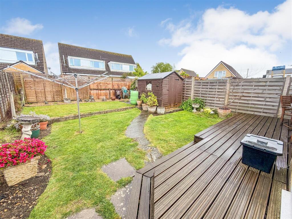 House in Melksham - More