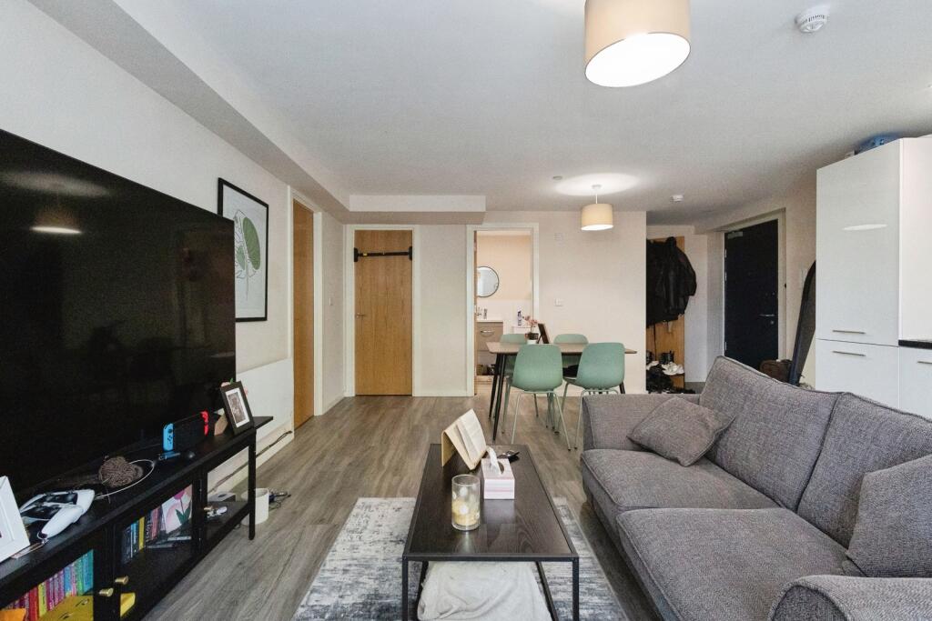 Apartment in Manchester, First Street, Hulme - View 3
