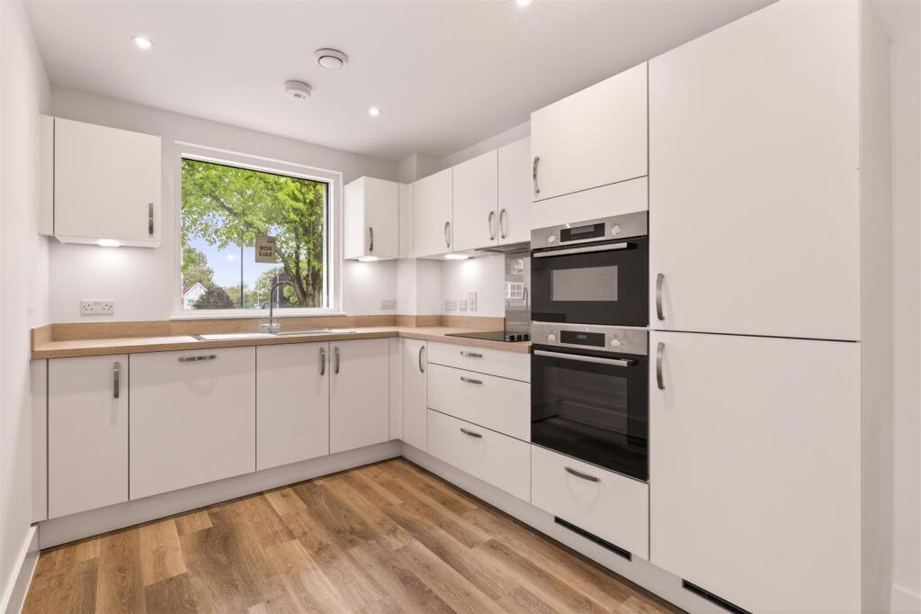 35 Lindfield Place, Worthing, BN11 - View 4
