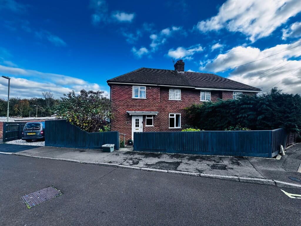 3-bed terraced on Bolton Crescent, Basingstoke, Hampshire, RG22, £355,000