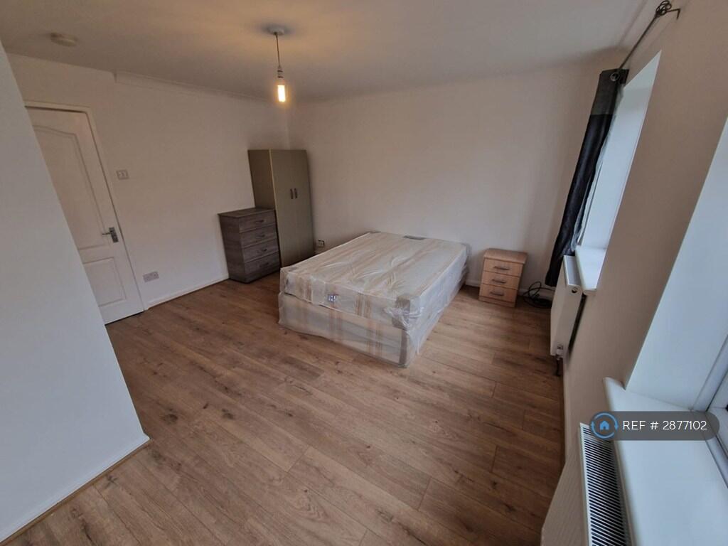 5 bedroom terraced house for rent