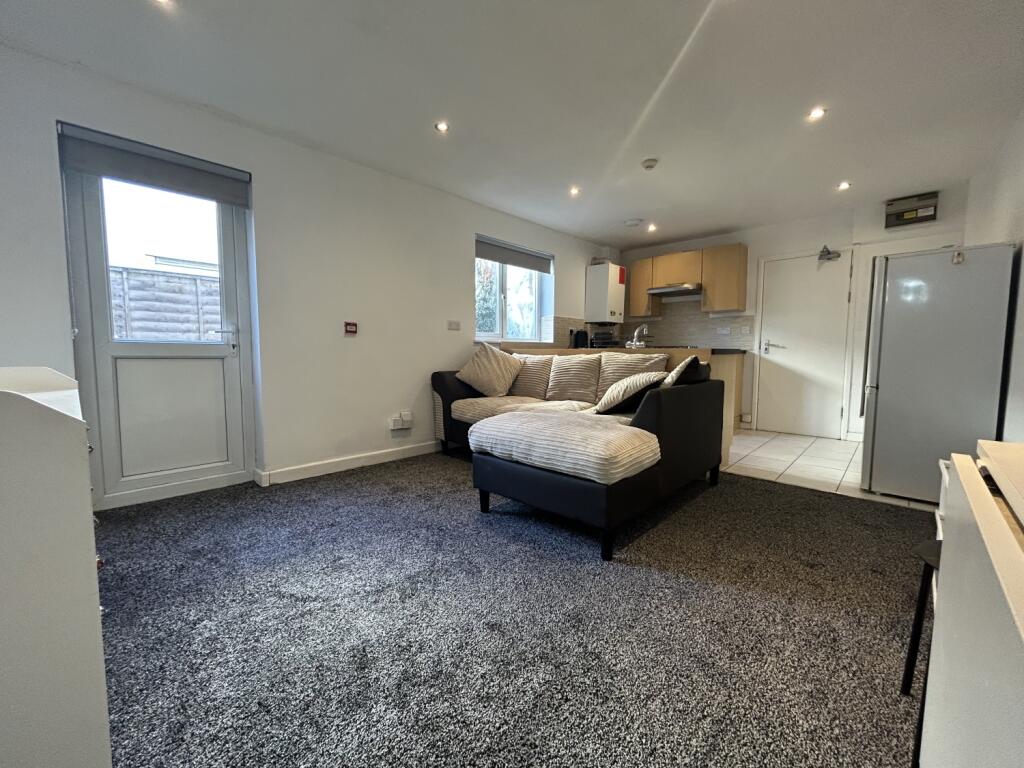 Apartment in Cardiff, Adamsdown - View 2