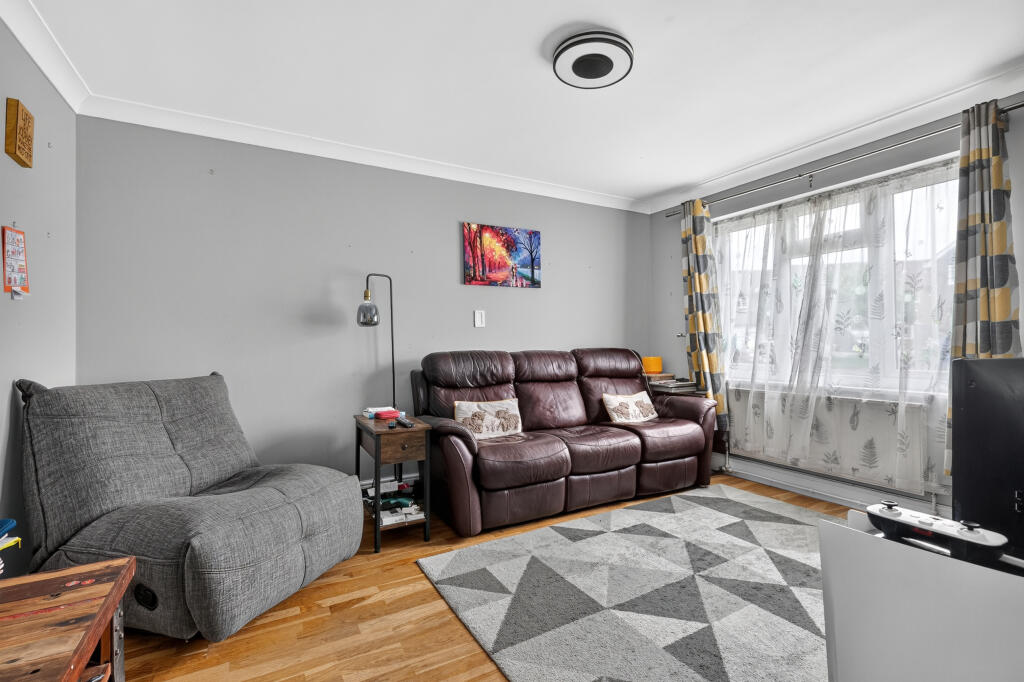 House in Wokingham, Emmbrook - View 4