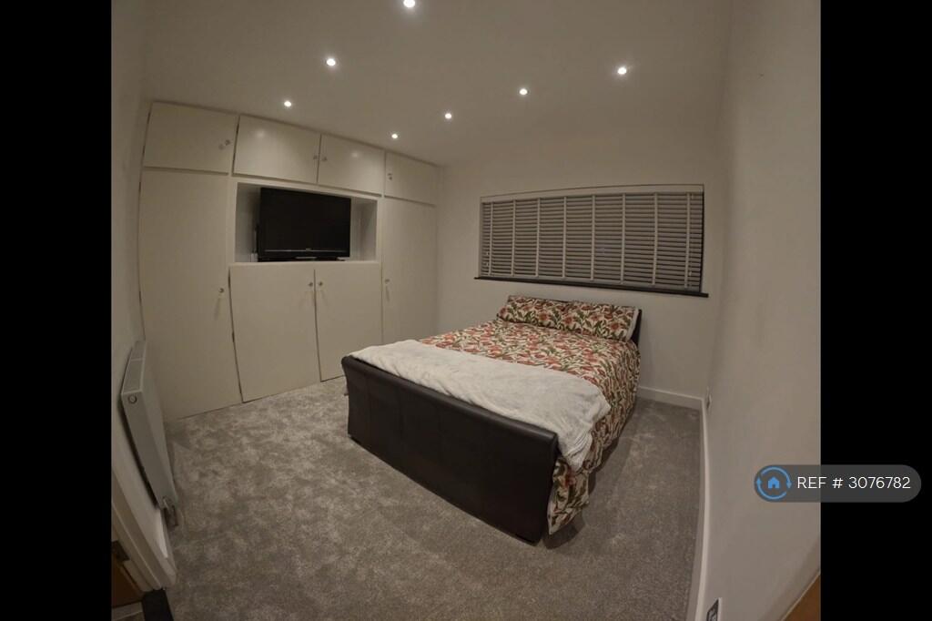 House in Chelmsford, Runwell - More