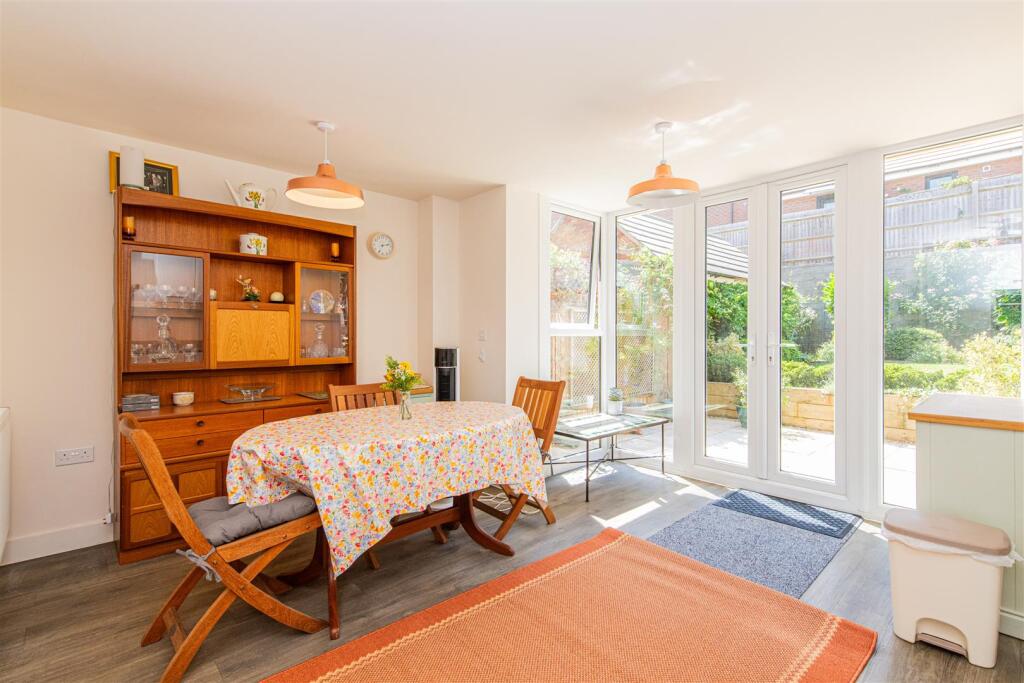 Harvest Road, Market Harborough photo 4