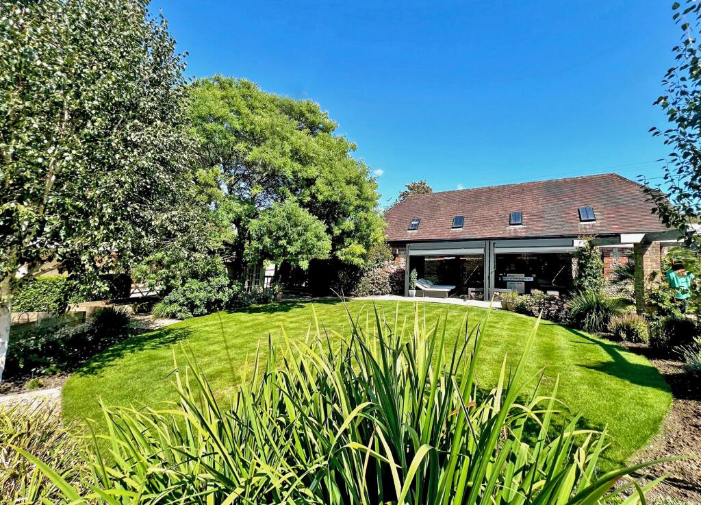 Fletchers Barn, Fletchers Lane, Sidlesham Common photo 2