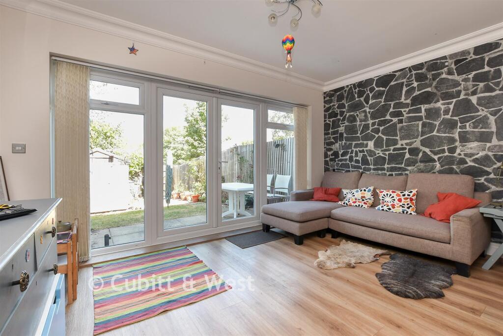House in Redhill - View 3