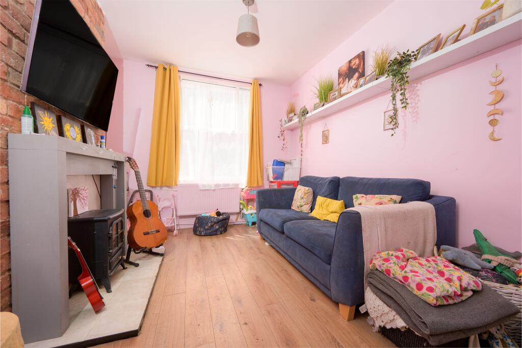 House in Kettering, North Northamptonshire - View 2
