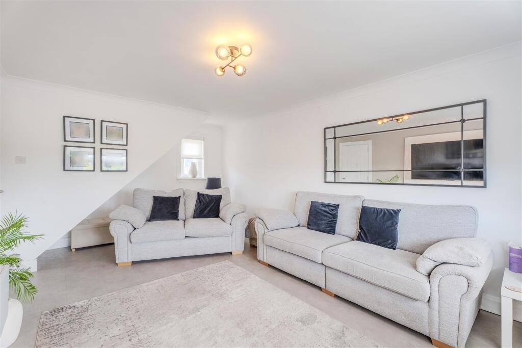 House in Motherwell, North Lanarkshire - More