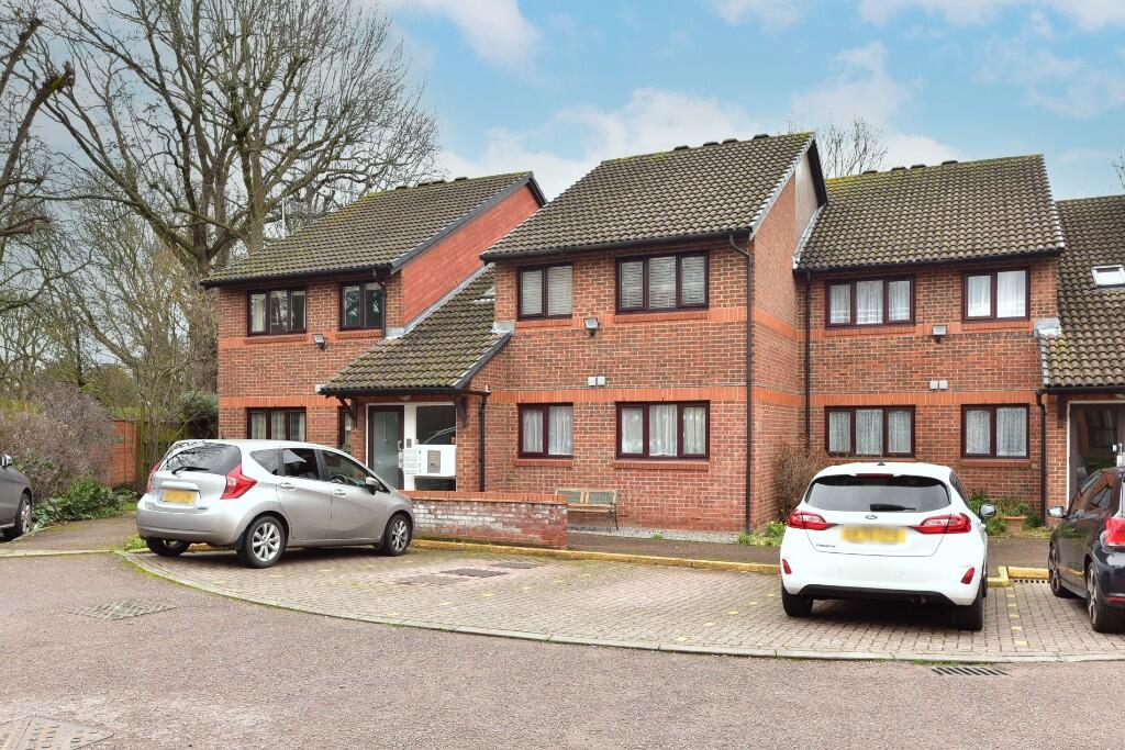 Main image of property: Park Avenue, London, EN1