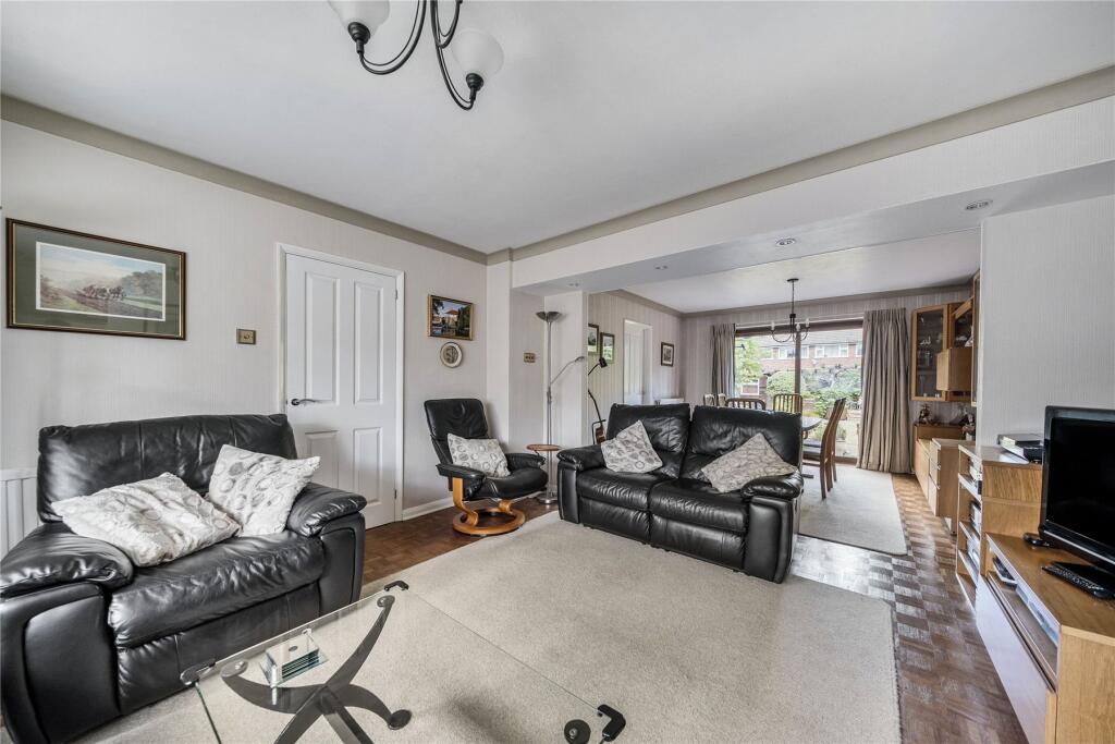 Oakley Close, Addlestone, Surrey, KT15 photo 2