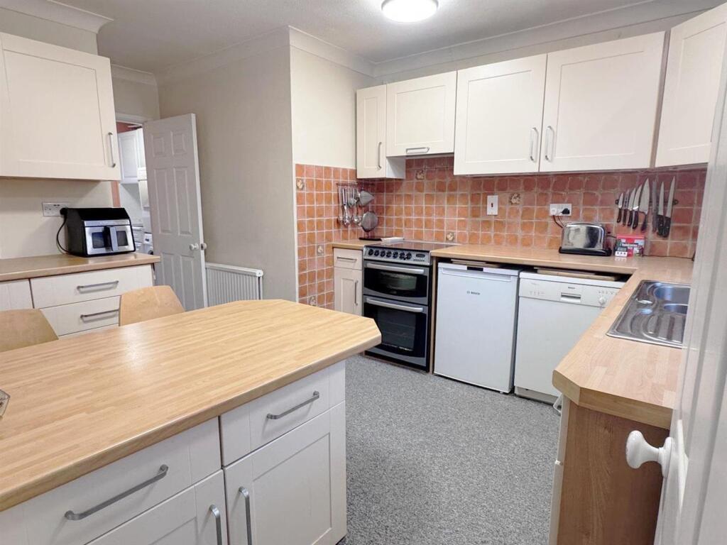 Cheviot Close, Newbury photo 4