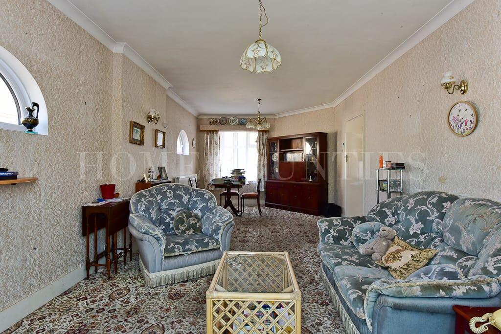 House in Potters Bar, The Royds - View 5