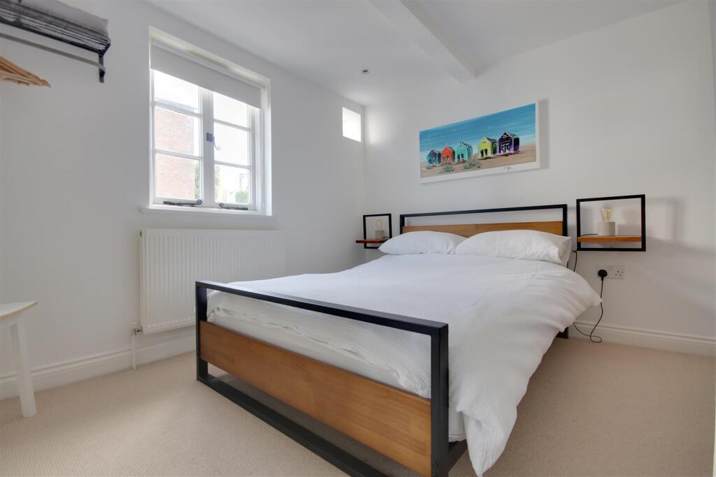 House in Southampton - View 4