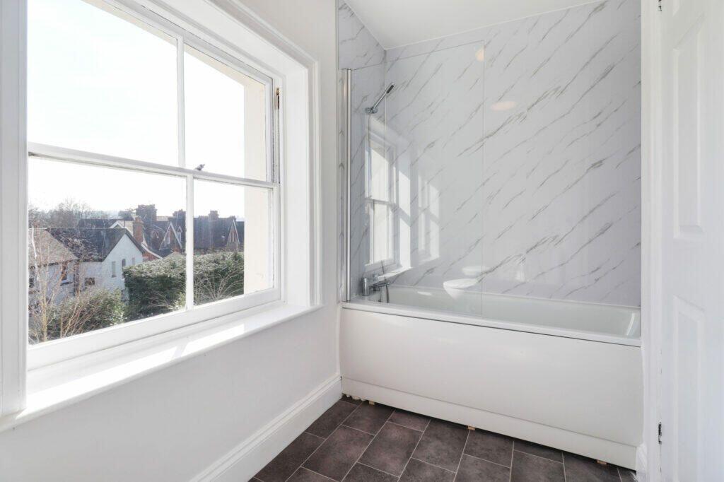 Apartment in Tunbridge Wells, Kent - View 5