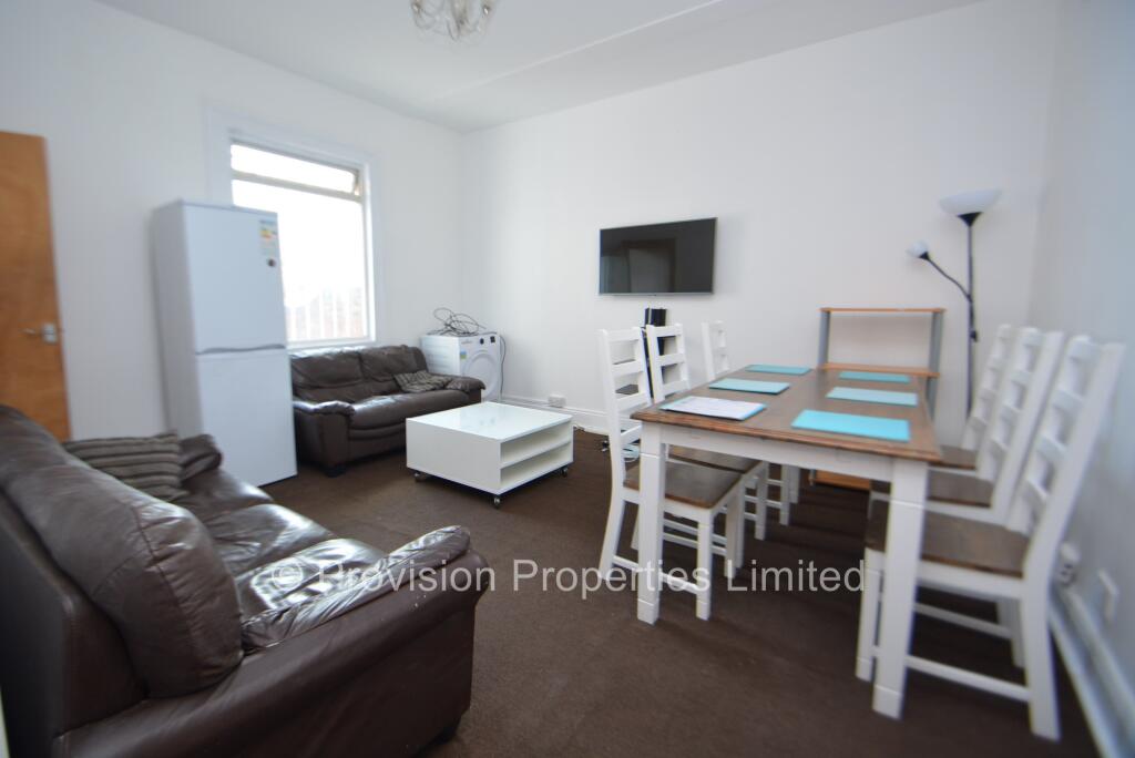 6 bedroom end of terrace house for rent