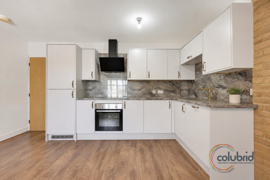 Apartment in Southend-on-Sea - View 3