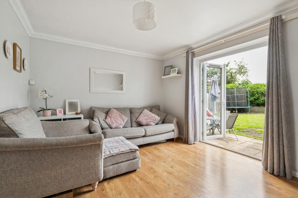 House in Welwyn Hatfield, Hertfordshire - View 2